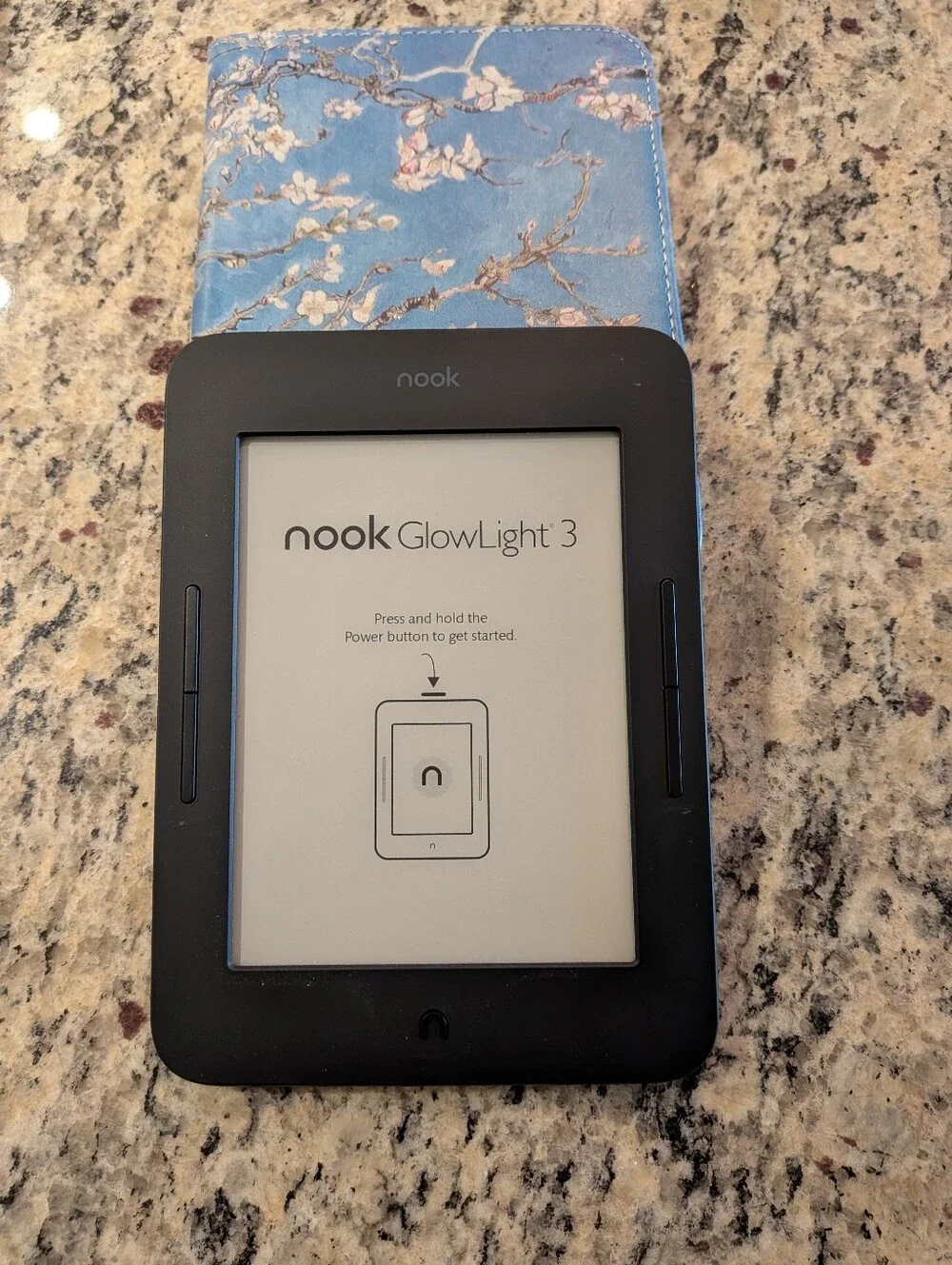 Nook GlowLight 3 E-Reader with Blue Floral Cover